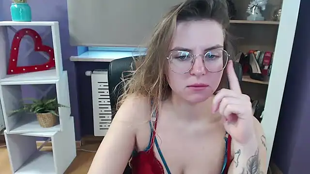 Zoey Erotic online show from February 27, 8:46 am