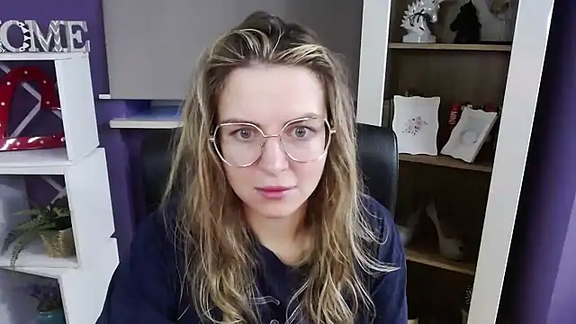 Zoey Erotic online show from November 17, 6:17 am