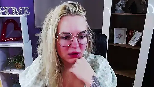 Zoey Erotic online show from February 4, 5:35 am