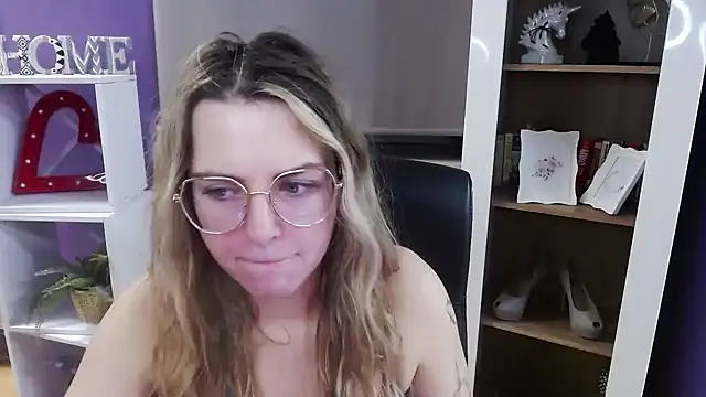 Zoey Erotic online show from December 15, 5:35 am