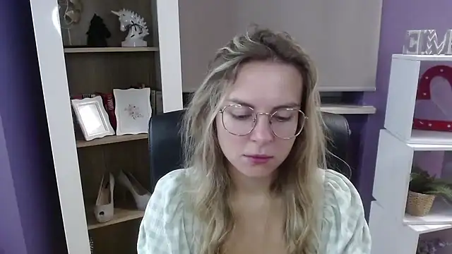 Zoey Erotic online show from October 2, 4:27 am