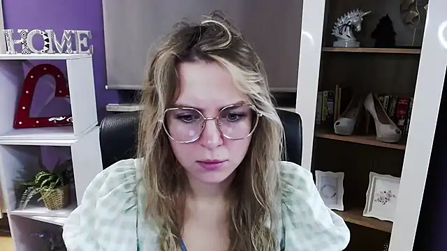 Zoey Erotic online show from December 2, 5:31 am