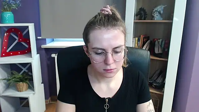 Zoey Erotic online show from February 21, 1:55 pm