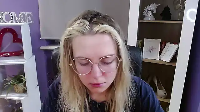 Zoey Erotic online show from February 20, 5:37 am