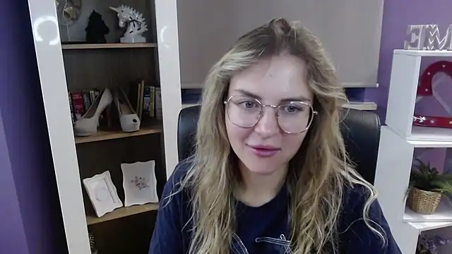 Zoey Erotic online show from September 19, 4:27 am