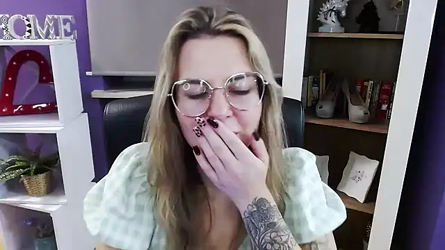 Zoey Erotic online show from November 20, 5:30 am