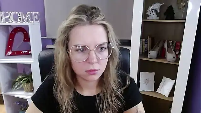 Zoey Erotic online show from November 5, 5:32 am