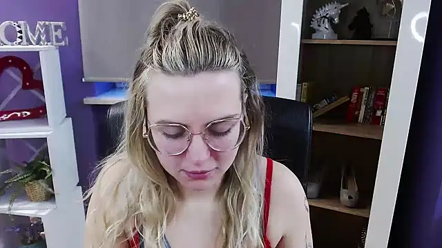 Zoey Erotic online show from March 3, 5:58 am