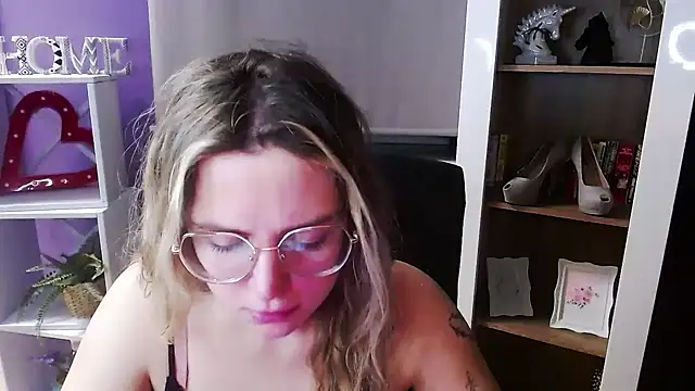 Zoey Erotic online show from January 13, 5:44 am