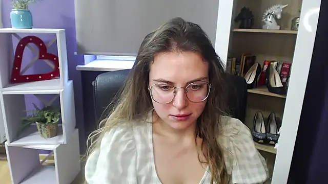 Zoey Erotic online show from February 18, 8:38 am