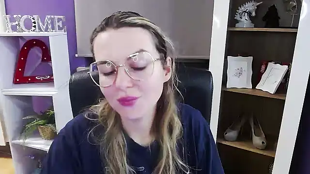 Zoey Erotic online show from December 17, 6:18 am