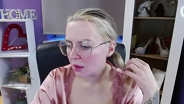 Zoey Erotic online show from February 3, 6:40 am