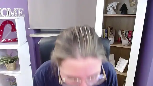 Zoey Erotic online show from November 18, 5:33 am