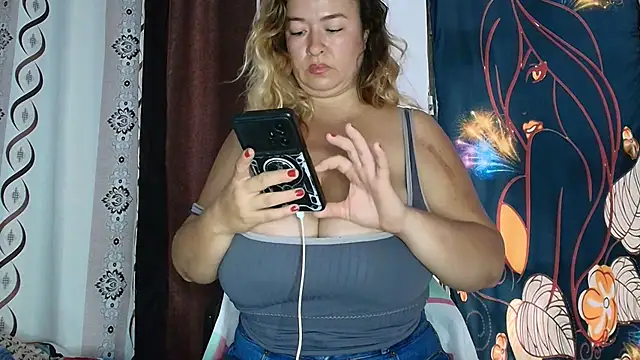 Snapshot of brenlissy89 chatting on June 20, 3:28 pm brenlissy89 online show from June 20, 3:28 pm