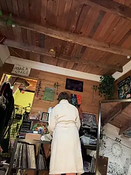 Snapshot of courtneyoccult chatting on December 7, 10:34 pm courtneyoccult online show from December 7, 10:34 pm