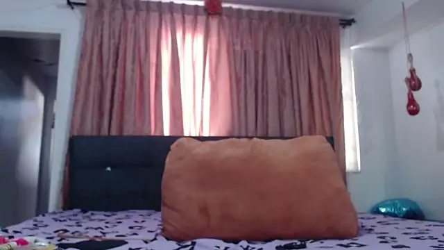 linapalacios online show from July 11, 2:39 pm