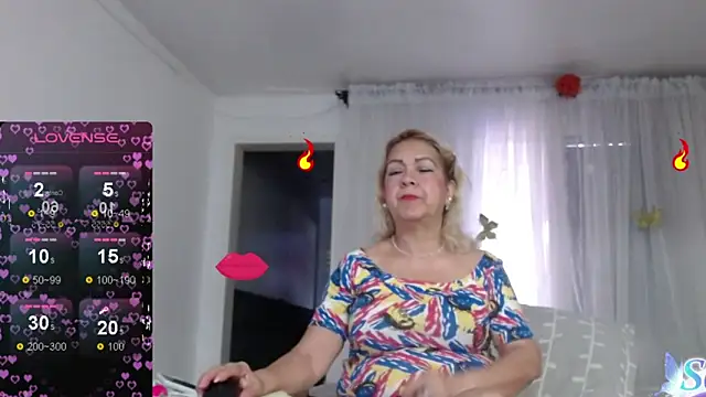 linapalacios online show from February 21, 11:45 am