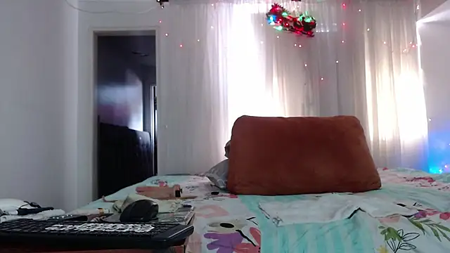 linapalacios online show from December 15, 8:03 pm