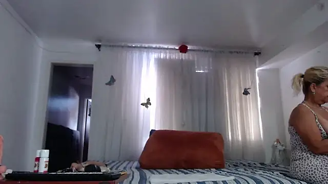 linapalacios online show from January 17, 5:38 pm