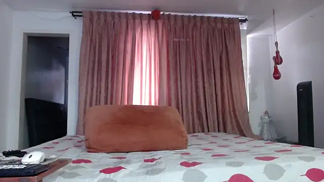 linapalacios online show from June 2, 10:32 pm