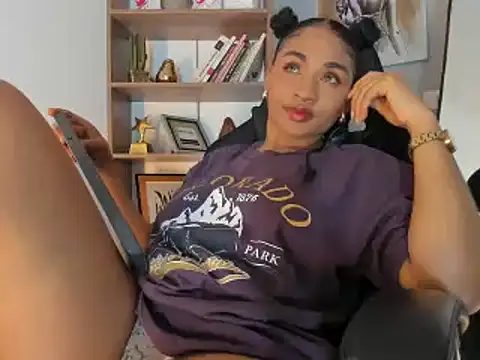 Snapshot of sophia18- chatting on December 23, 11:06 pm sophia18- online show from December 23, 11:06 pm