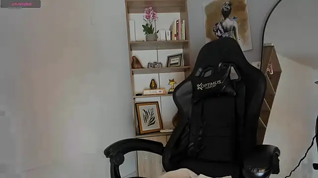 Snapshot of sophia18- chatting on October 10, 9:04 pm sophia18- online show from October 10, 9:04 pm
