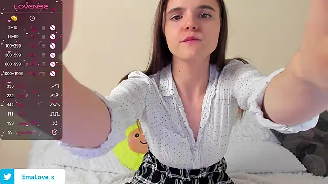 Snapshot of Ema_X_Love chatting on February 3, 7:52 pm Ema X Love online show from February 3, 7:52 pm