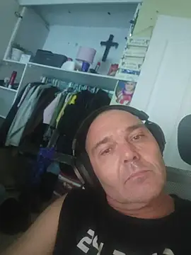 Snapshot of Brutus009 chatting on January 6, 11:31 pm Brutus009 online show from January 6, 11:31 pm