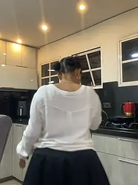 Snapshot of Kataliina chatting on July 30, 12:10 am Kataliina online show from July 30, 12:10 am