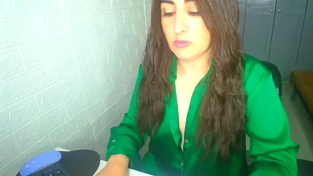 Snapshot of naughty_sarahh chatting on September 12, 10:20 pm naughty sarahh online show from September 12, 10:20 pm