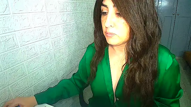 Snapshot of naughty_sarahh chatting on October 16, 11:13 pm naughty sarahh online show from October 16, 11:13 pm