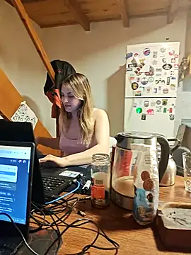 Snapshot of Elnonoykeila77 chatting on September 9, 11:47 pm Elnonoykeila77 online show from September 9, 11:47 pm