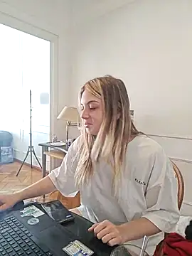 Snapshot of Elnonoykeila77 chatting on February 8, 1:42 pm Elnonoykeila77 online show from February 8, 1:42 pm