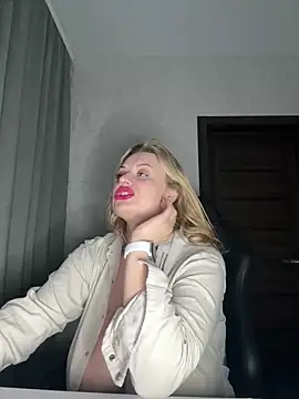 Evellyn online show from February 23, 11:25 pm