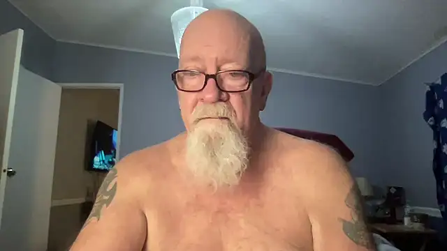 Snapshot of kcbace61760 chatting on February 15, 2:56 am kcbace61760 online show from February 15, 2:56 am