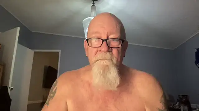 Snapshot of kcbace61760 chatting on February 4, 3:01 am kcbace61760 online show from February 4, 3:01 am