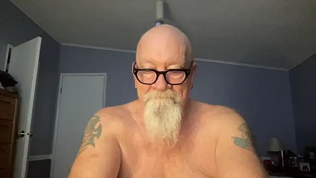 Snapshot of kcbace61760 chatting on January 13, 5:00 am kcbace61760 online show from January 13, 5:00 am