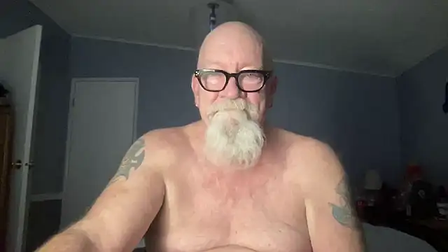 Snapshot of kcbace61760 chatting on January 12, 3:13 am kcbace61760 online show from January 12, 3:13 am