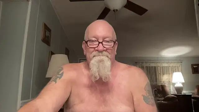 Snapshot of kcbace61760 chatting on October 14, 12:44 am kcbace61760 online show from October 14, 12:44 am