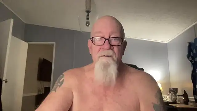 Snapshot of kcbace61760 chatting on February 10, 3:27 am kcbace61760 online show from February 10, 3:27 am