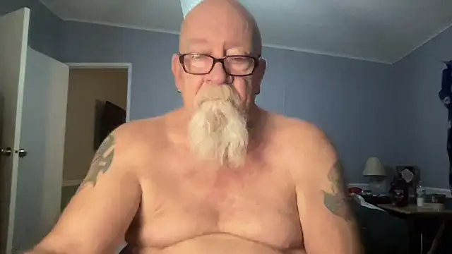 Snapshot of kcbace61760 chatting on February 13, 3:28 am kcbace61760 online show from February 13, 3:28 am