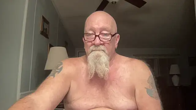 Snapshot of kcbace61760 chatting on October 14, 11:04 pm kcbace61760 online show from October 14, 11:04 pm