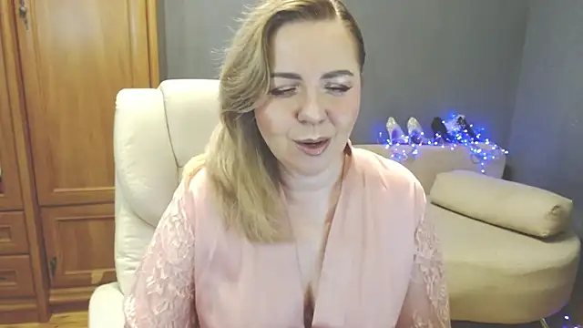 Snapshot of Cute_sun chatting on July 4, 6:12 pm Cute sun online show from July 4, 6:12 pm