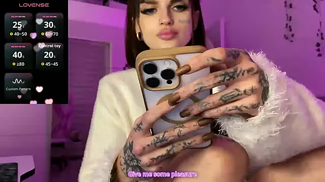 Snapshot of AkumaAmai chatting on October 9, 7:03 pm AkumaAmai online show from October 9, 7:03 pm