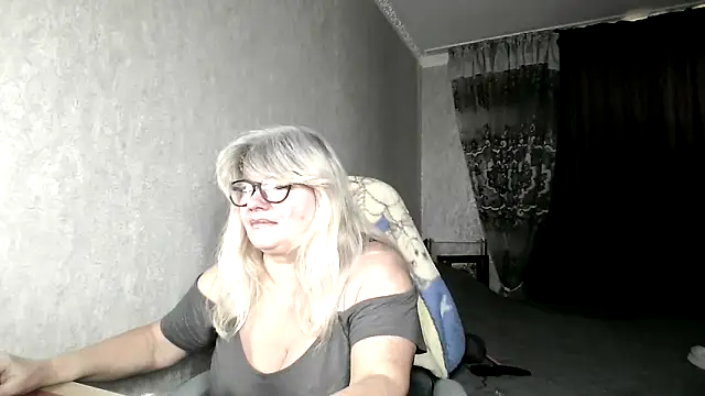 Snapshot of Diana_49 chatting on December 16, 6:50 am Diana 49 online show from December 16, 6:50 am