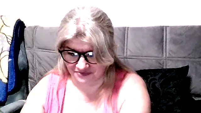 Snapshot of Diana_49 chatting on February 22, 9:16 pm Diana 49 online show from February 22, 9:16 pm