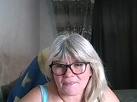 Snapshot of Diana_49 chatting on October 14, 10:05 am Diana 49 online show from October 14, 10:05 am