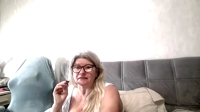 Diana 49 online show from April 21, 6:25 pm