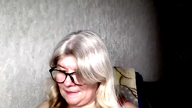 Snapshot of Diana_49 chatting on February 23, 9:21 am Diana 49 online show from February 23, 9:21 am