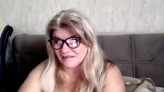 Snapshot of Diana_49 chatting on February 7, 8:44 am Diana 49 online show from February 7, 8:44 am